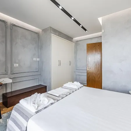 Tropicana Free Parking By Pikhost * Vlorë